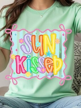 Gildan Mint Green 'Sun Kissed' Graphic Tee